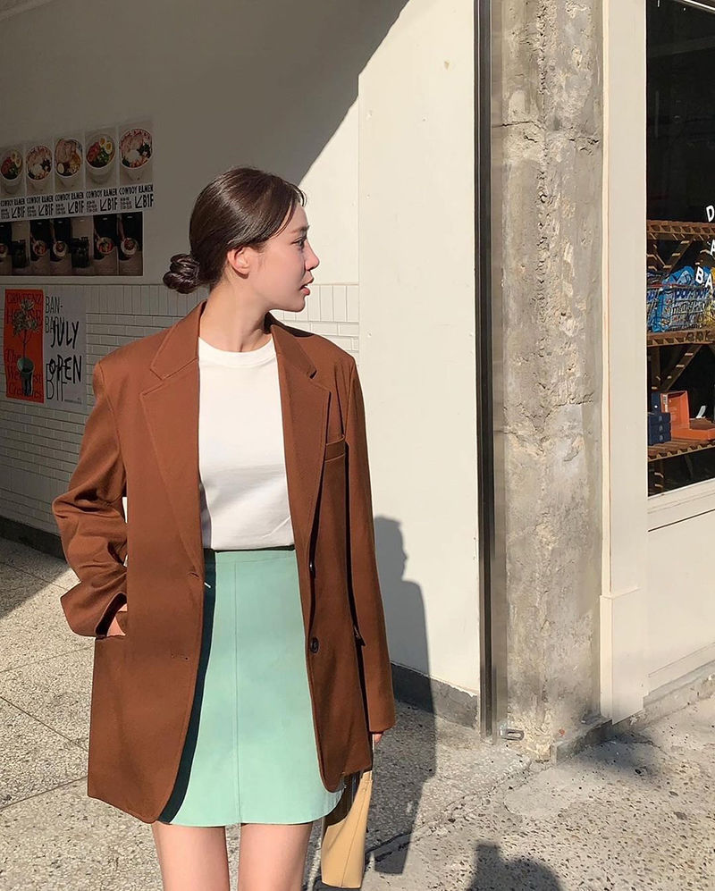 Phối đồ với chân váy chữ A và áo blazer