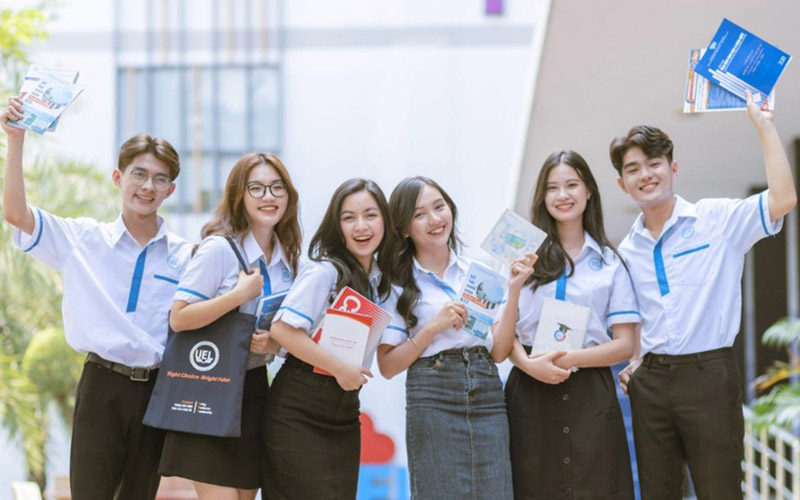 Đồng phục trường đại học thể hiện sự đoàn kết và gắn bó giữa các sinh viên