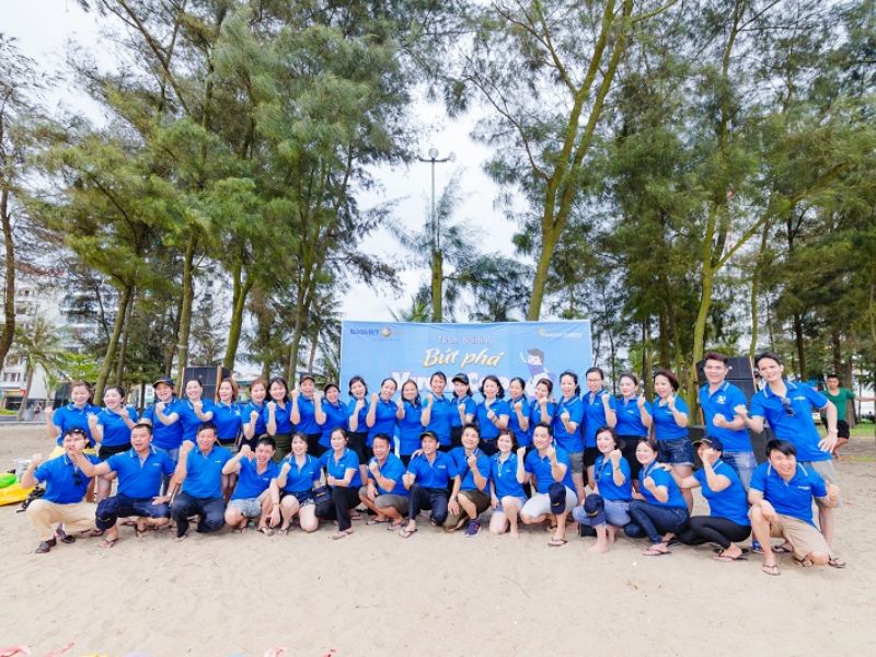 Lưu ý khi chọn áo đồng phục đi biển cho công ty