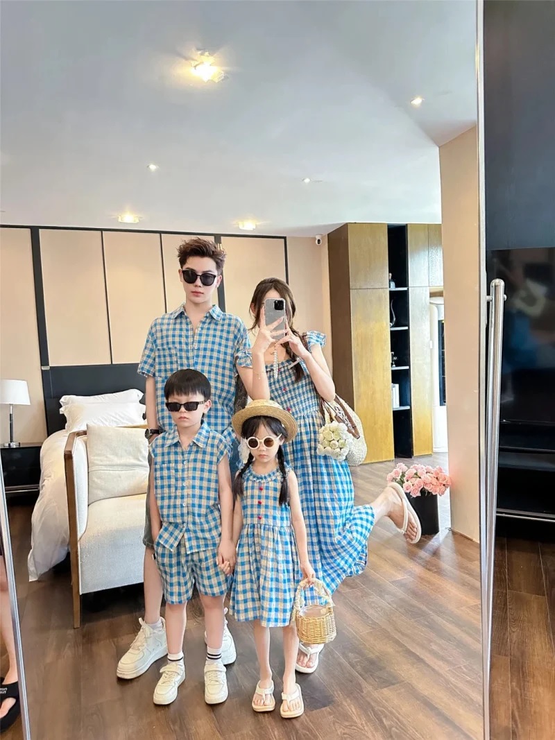 Mẫu đồng phục gia đình đi biển kẻ caro xanh