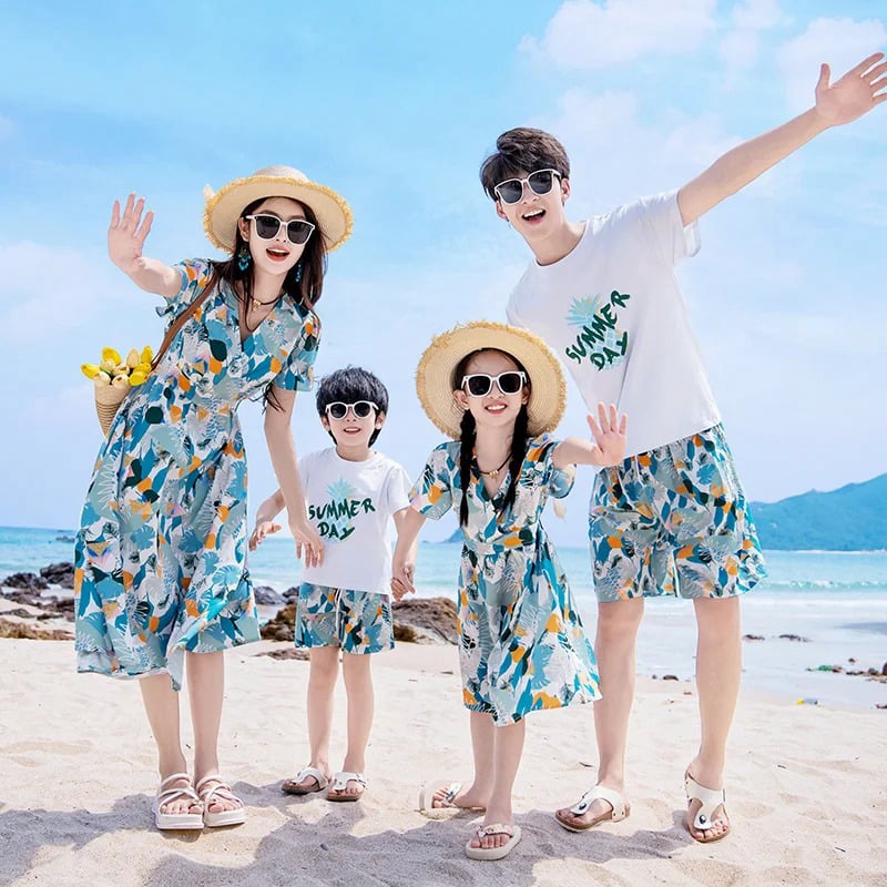 Mẫu đồng phục gia đình đi biển hoa lá