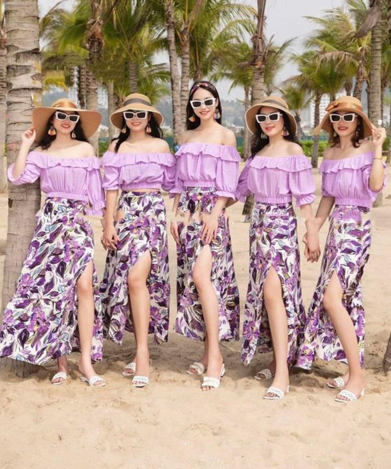 Mặc váy đồng phục đi biển là lựa chọn tuyệt vời với nhiều ưu điểm nổi bật