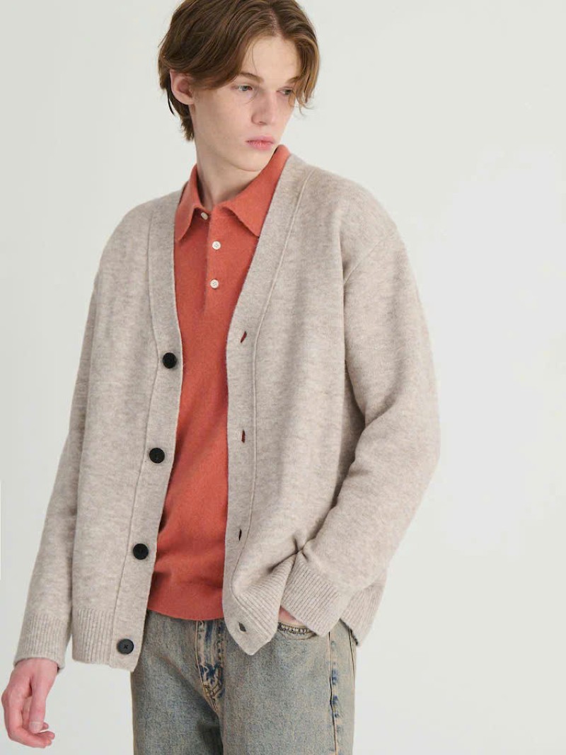 Mix đồ với áo khoác cardigan nam cực kỳ lãng tử và điển trai