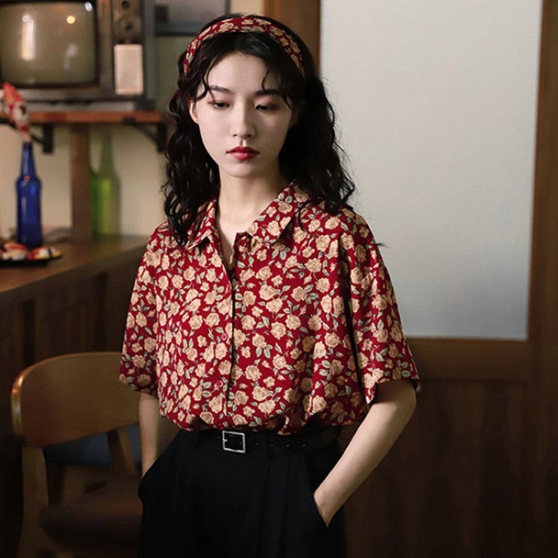 Mẫu áo sơ mi họa tiết mang phong cách vintage dành cho nữ
