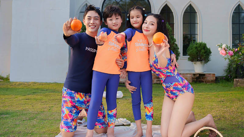Mẫu đồ bơi gia đình nhiều màu, thiết kế đơn giản