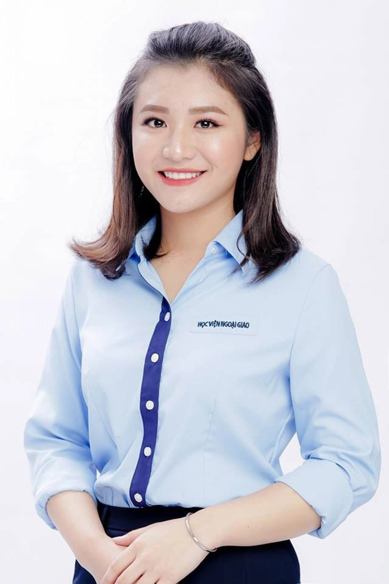 Đồng phục của Học Viện Ngoại Giao nổi bật với thiết kế đơn giản nhưng tinh tế