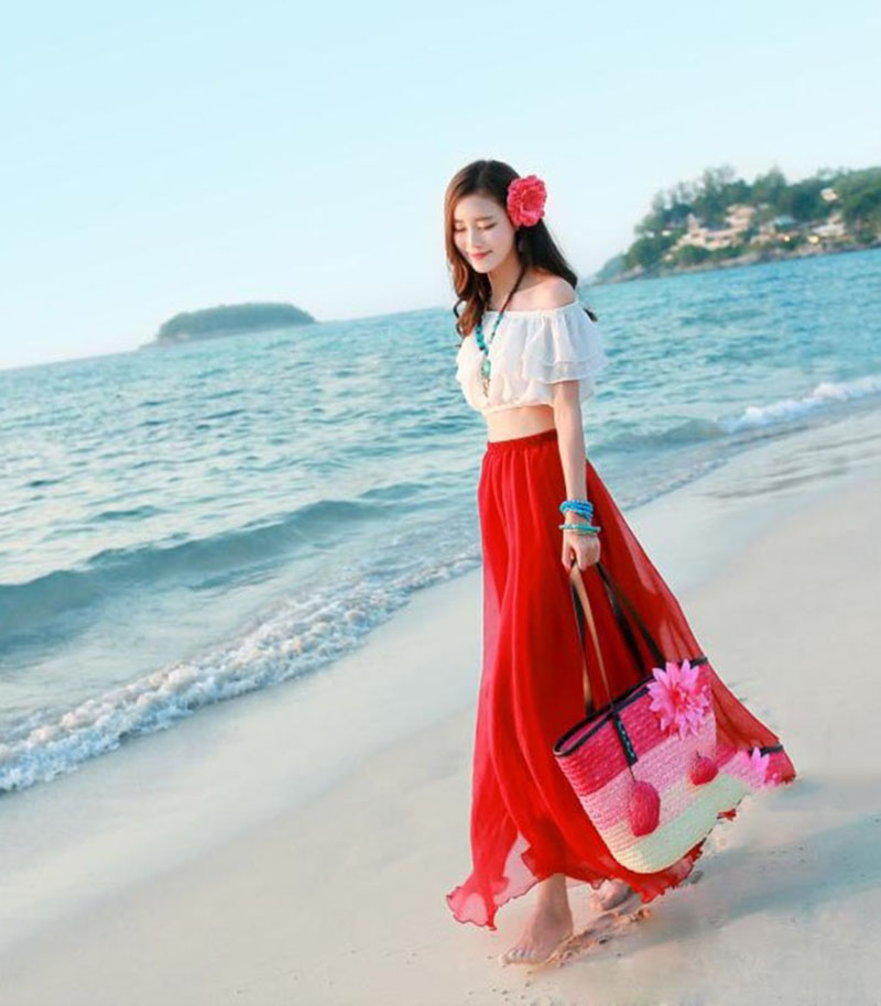 Mẫu váy voan đi biển nhẹ nhàng cùng áo ngắn hở vai