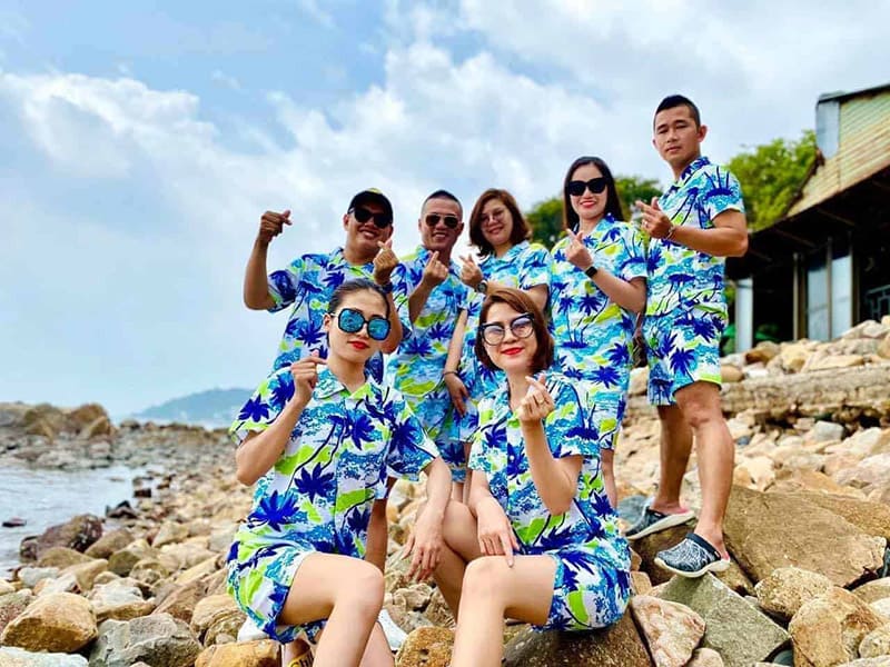 Set đồng phục quần áo Hawaii màu xanh hình biển và cây dừa