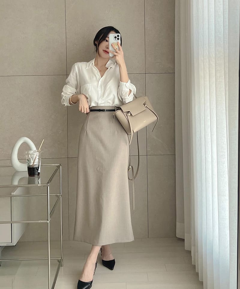 Áo sơ mi cổ thuyền và chân váy chữ A