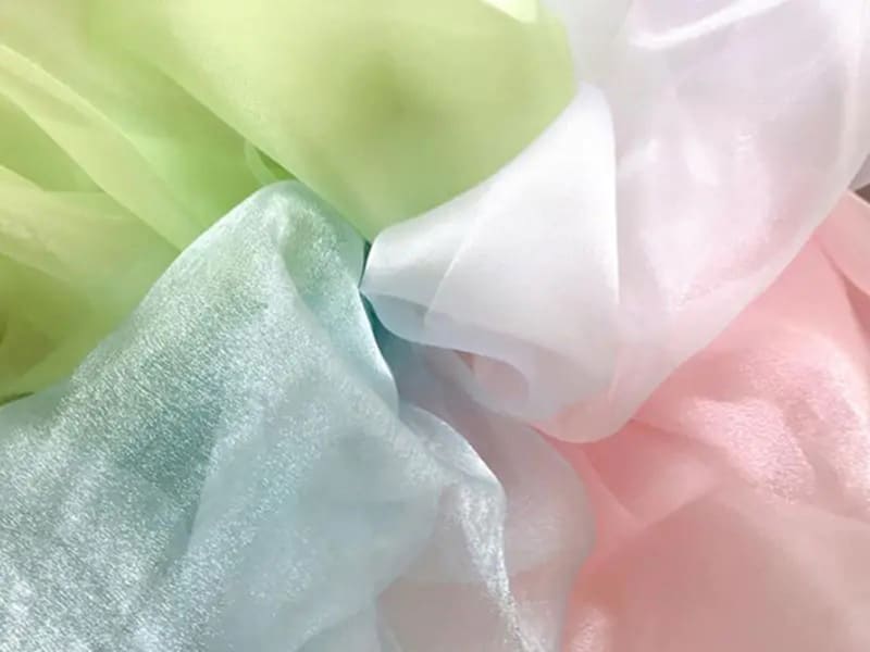 Vải voan (chiffon) có tính chất mỏng, nhẹ, mềm mại