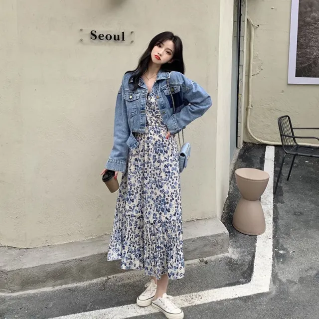 Váy thun kết hợp áo khoác denim