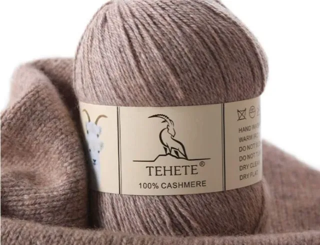 Vải wool còn gọi là vải len, là loại vải tự nhiên được dệt từ lông của các loài động vật