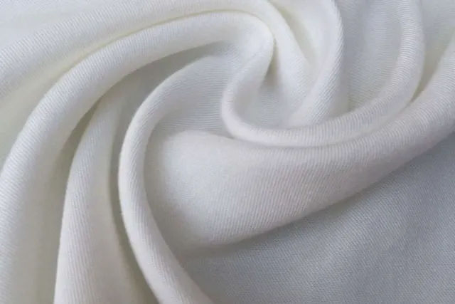 Lyocell là loại vải Rayon cao cấp, mềm mại, ít nhăn