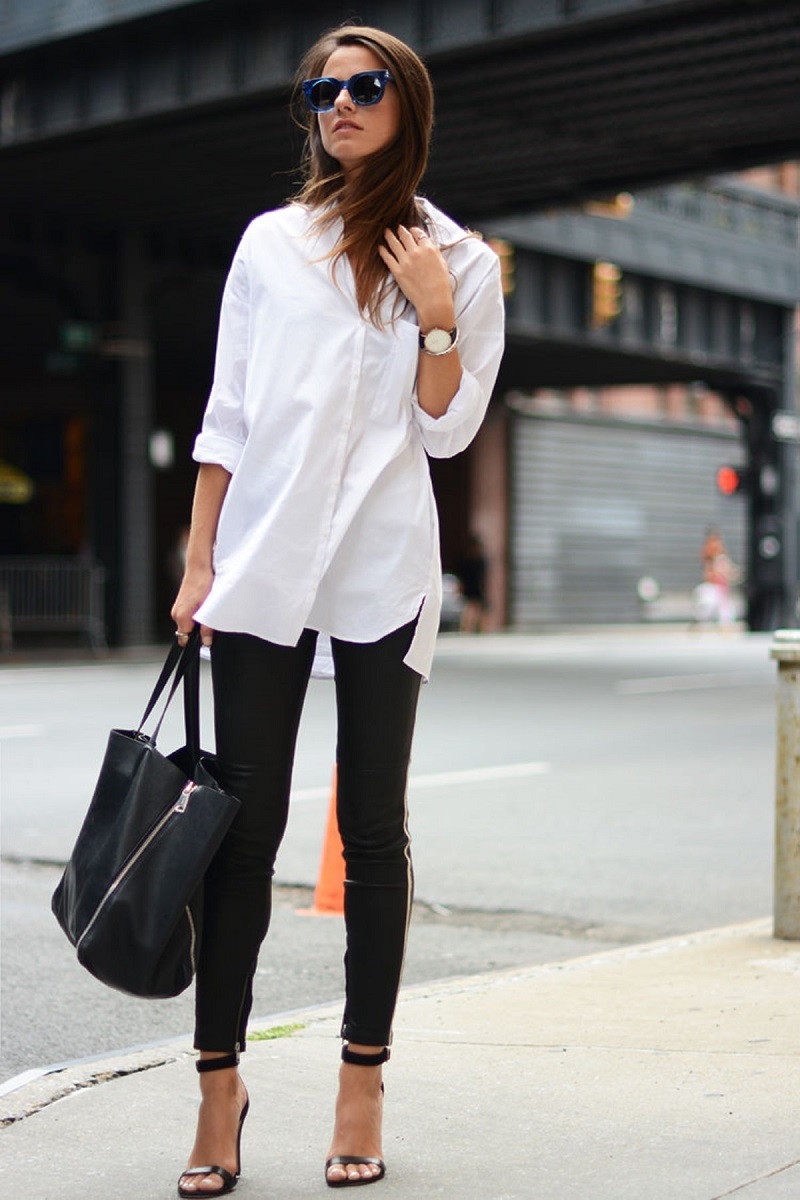 Phối áo sơ mi trắng cùng quần legging tối màu là set đồ basic được nhiều chị em lựa chọn