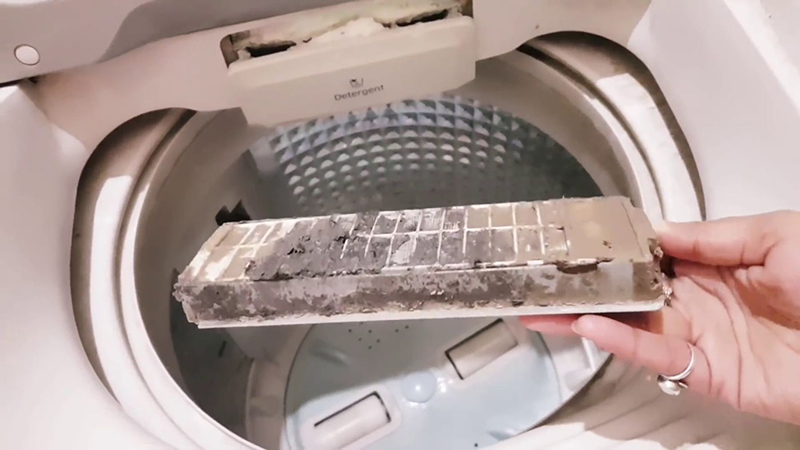 Máy giặt không vệ sinh thường xuyên cũng là nguyên nhân gây nấm mốc