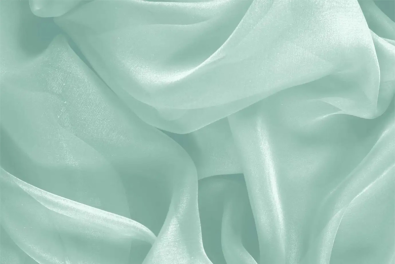Vải chiffon lụa satin thường có độ bóng gần tương tự với vải satin