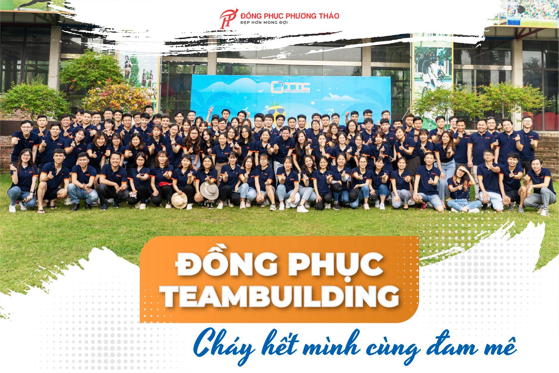Hình ảnh khách hàng Phương Thảo mặc đồng phục đi sự kiện teambuilding 