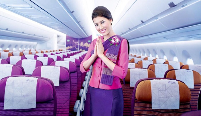 Tiếp viên hàng không Thái Lan mặc trang phục truyền thống.