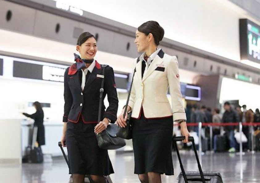 Đồng phục tiếp viên hàng không Nhật Bản lịch sự trang nhã.