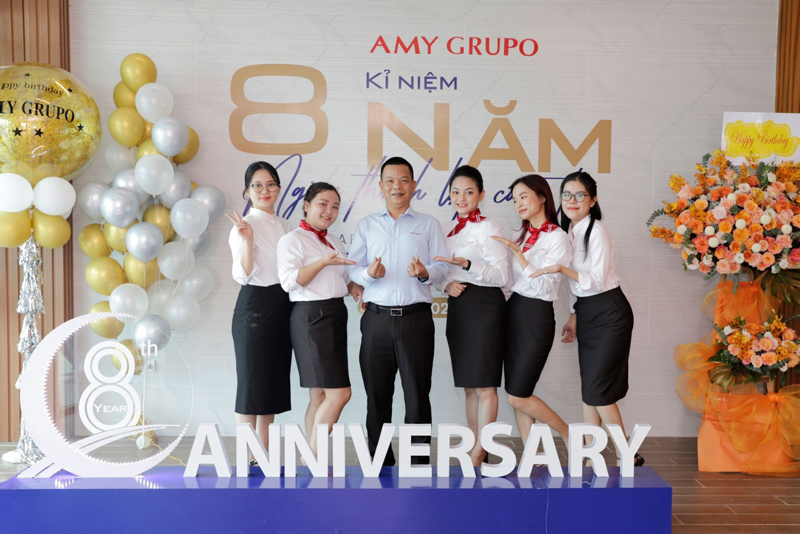 an-tuong-dong-phuc-amy-grupo