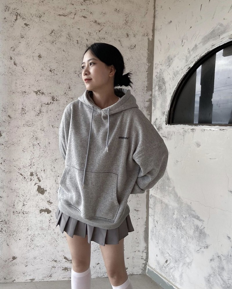 Chân váy 3 tầng ngắn mix áo hoodie