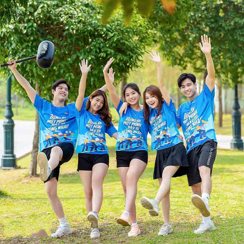 Các nhóm bạn đi du lịch có thể lựa chọn mẫu áo phông này
