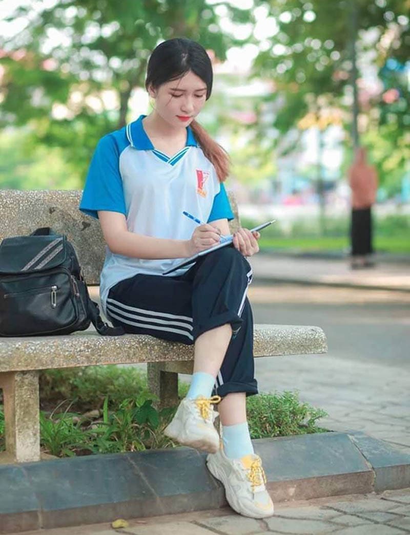 Mẫu áo thể dục năng động