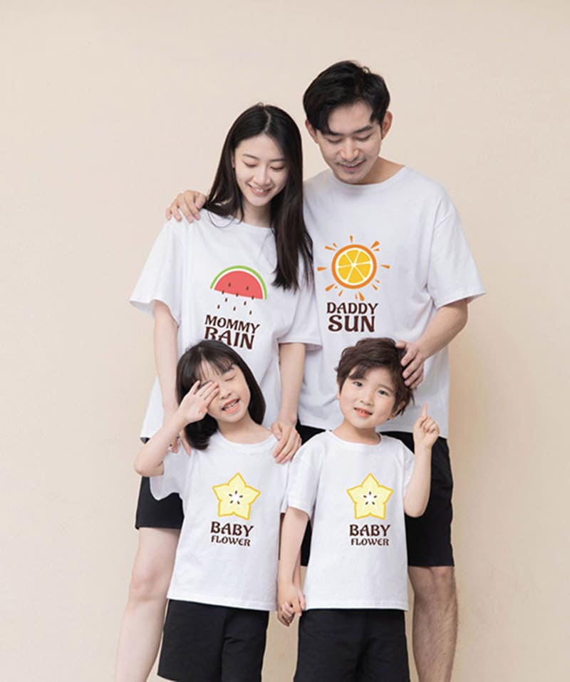 Mẫu áo thun trắng chụp ảnh gia đình đẹp