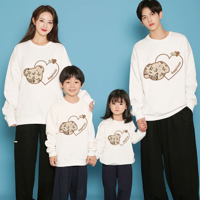 Đồng phục áo hoodie màu trắng họa tiết trái tim đơn giản