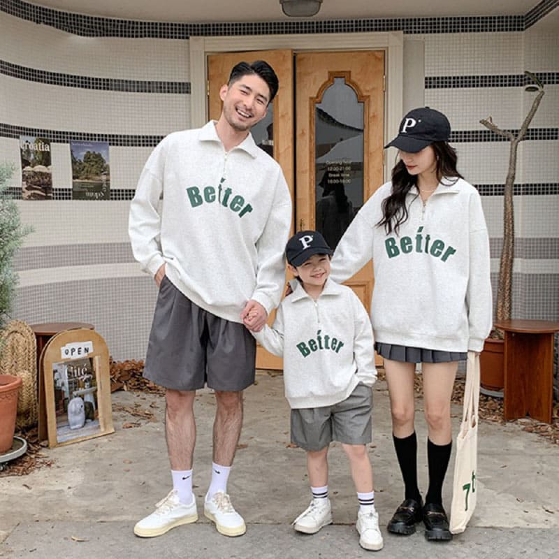 Đồng phục gia đình với áo hoodie cổ bẻ đơn giản