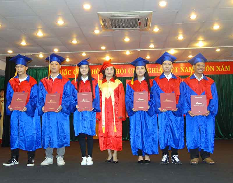 Đồng phục áo cử nhân trường IUH