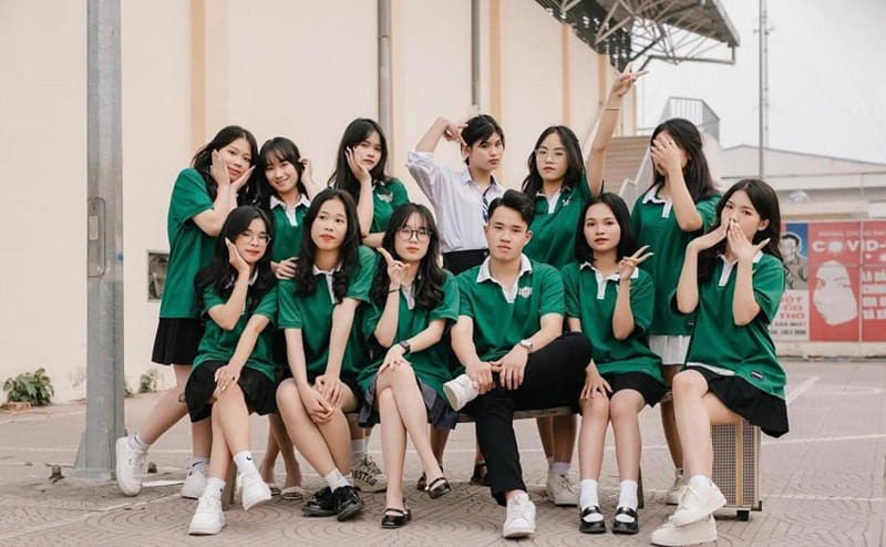 Outfit áo phông cùng chân váy tennis