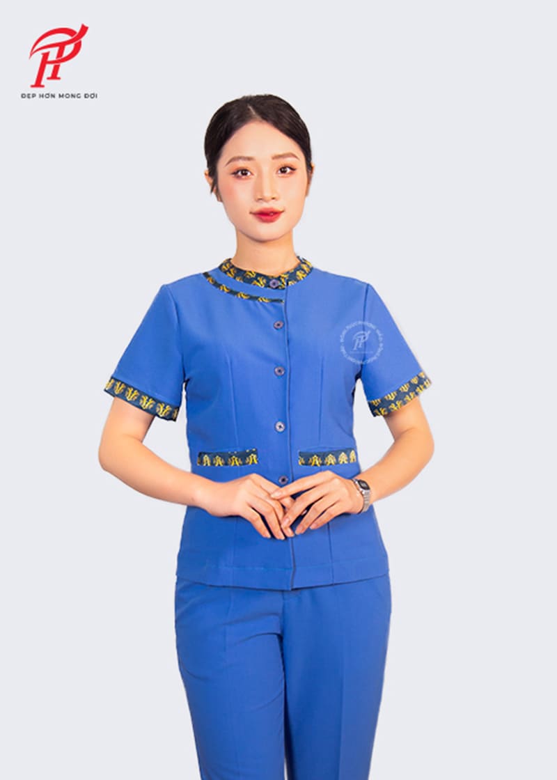 Đồng phục spa màu xanh họa tiết viền cổ và tay áo