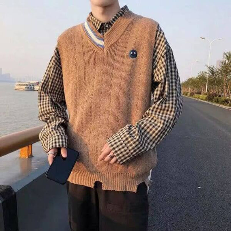 Áo sơ mi sọc nam kết hợp gile len ấm áp mà vẫn phong cách