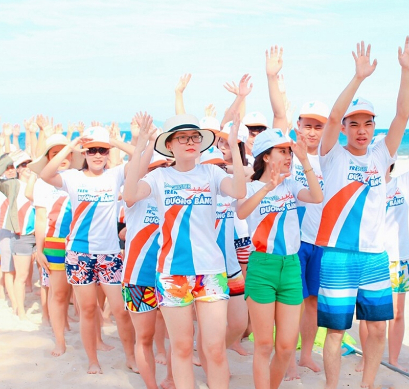 Đồng phục team building nhiều màu sắc