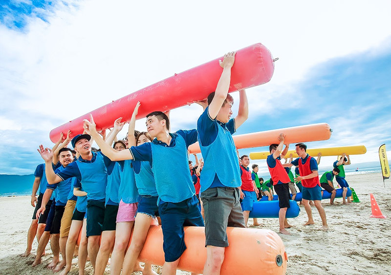 Mẫu đồng phục team building kết hợp áo lưới ba lỗ