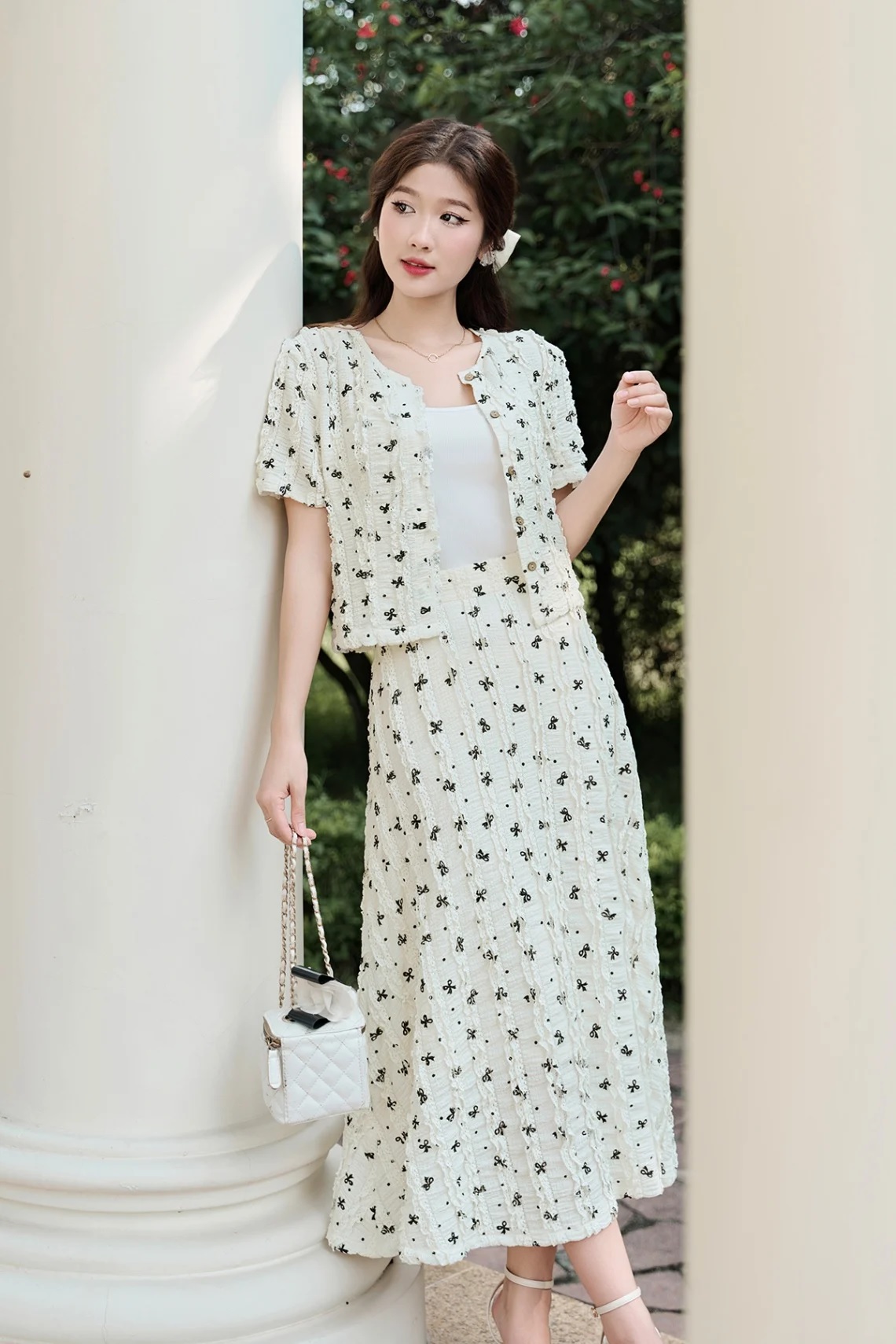 Mẫu váy hoa nhí dáng dài thanh lịch, nữ tính