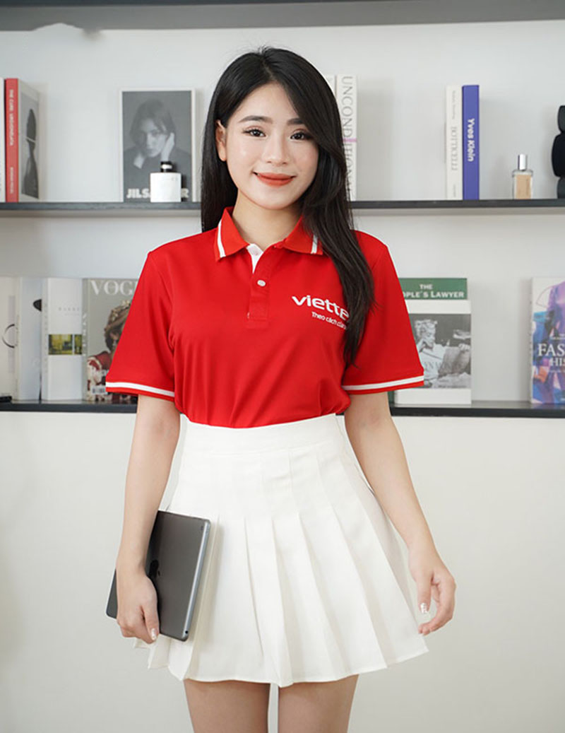 Mẫu áo polo cổ bẻ màu đỏ tươi của Viettel