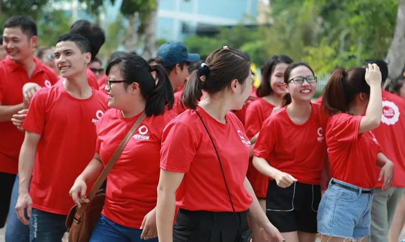 Đồng phục áo thun đỏ cho team building