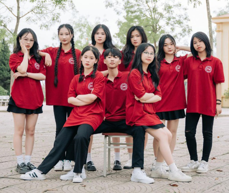 Mẫu áo đồng phục đỏ họp lớp