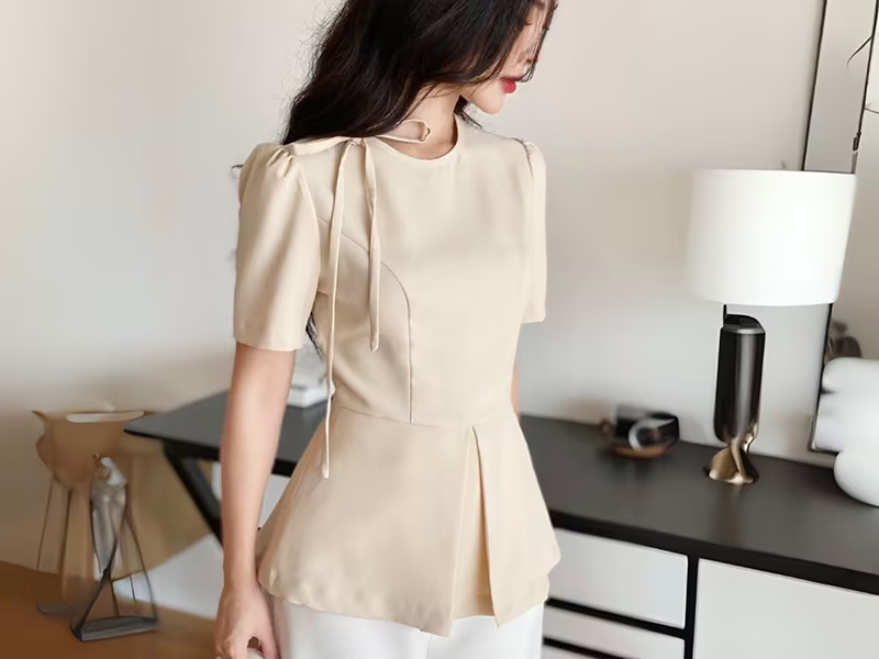 Áo peplum cổ tròn có nơ cổ