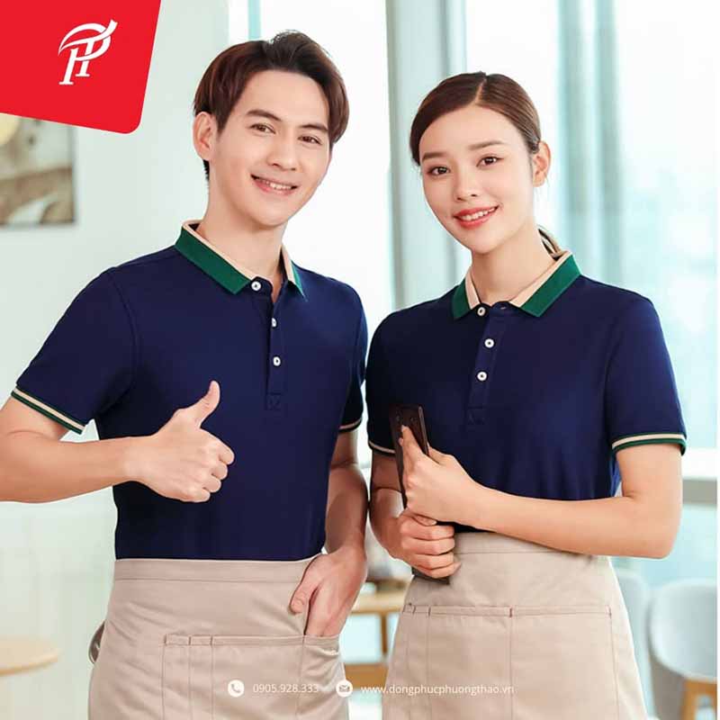 Áo polo cùng tạp dề nửa người là đồng phục nhà hàng “quốc dân”