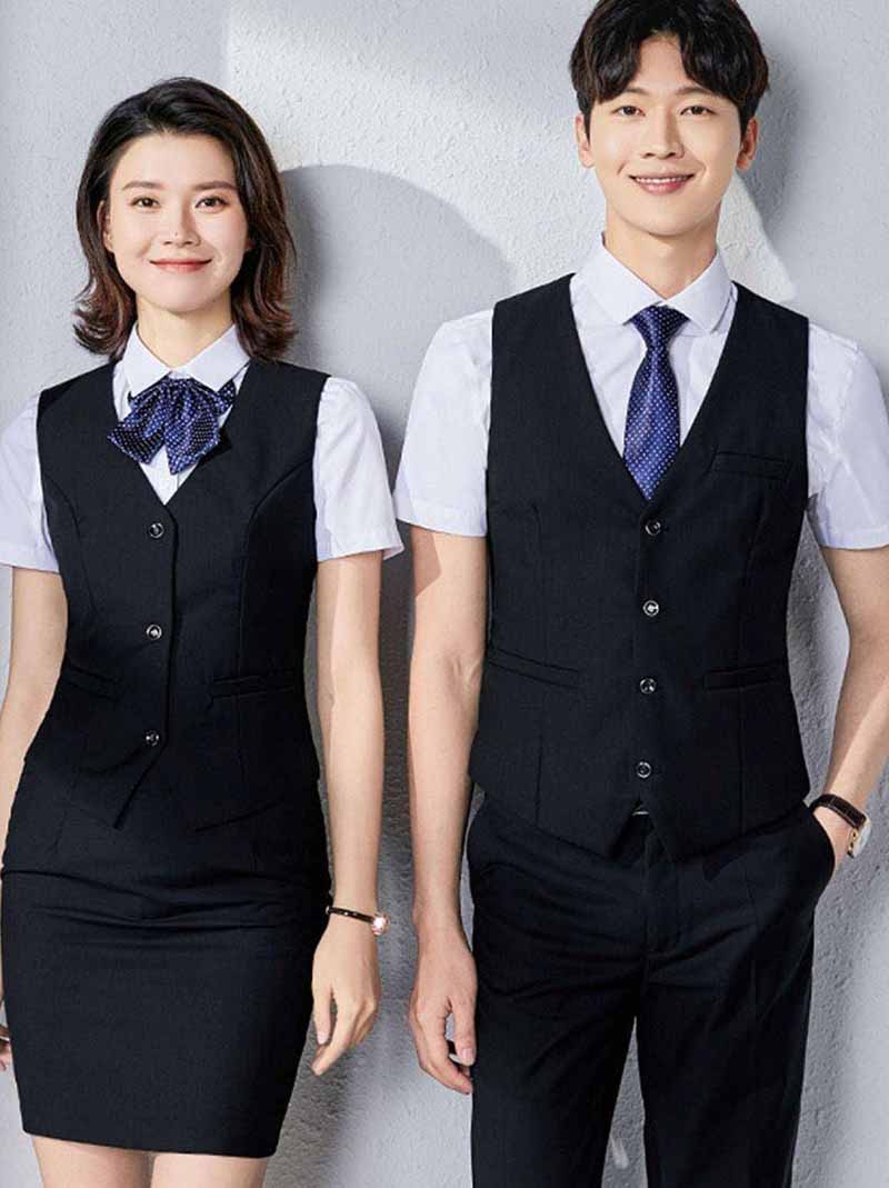 Đồng phục nhà hàng cho quản lý với áo sơ mi cao cấp kết hợp quần âu, chân váy, khoác thêm Gile