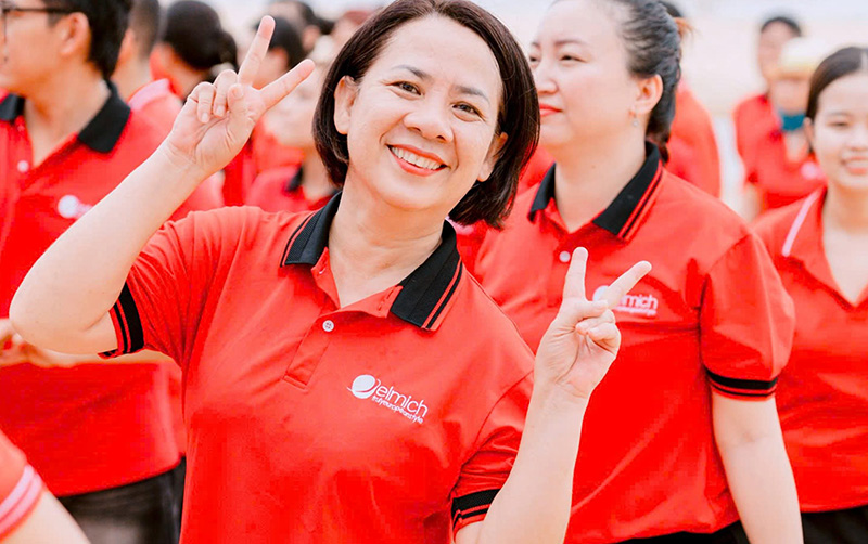 Mẫu áo sự kiện màu đỏ nổi bật