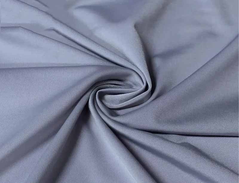 Vải cotton lạnh được dùng để may áo polo hoặc áo sơ mi cho nhà hàng