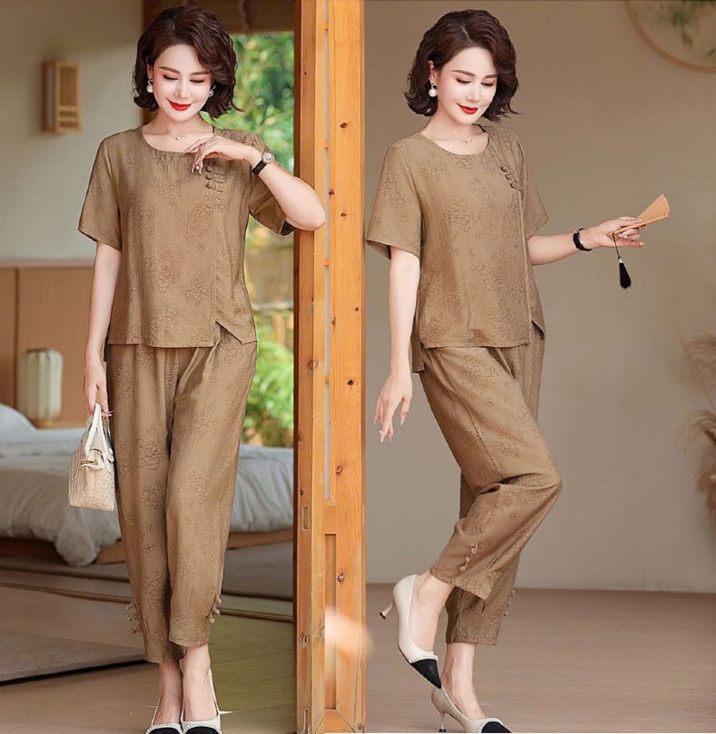 Thời trang trung niên ưu tiên sự tối giản, màu sắc nhã nhặn và phong cách sang trọng 