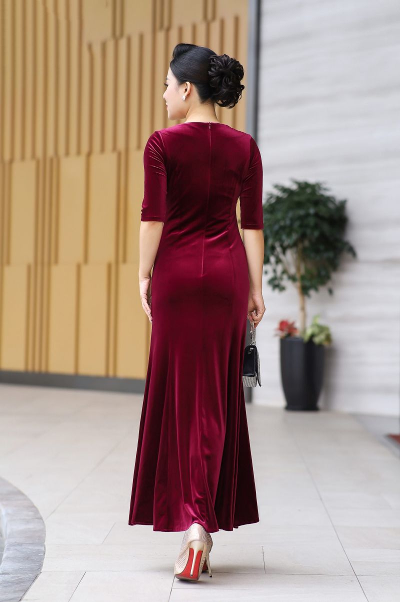 Mẫu đầm nhung đuôi cá dành cho các quý cô dự tiệc cực kỳ quyến rũ 