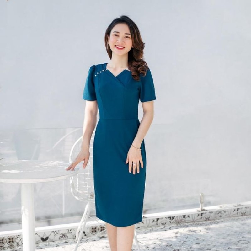 Đầm trung niên xanh ngọc nổi bật và tinh tế
