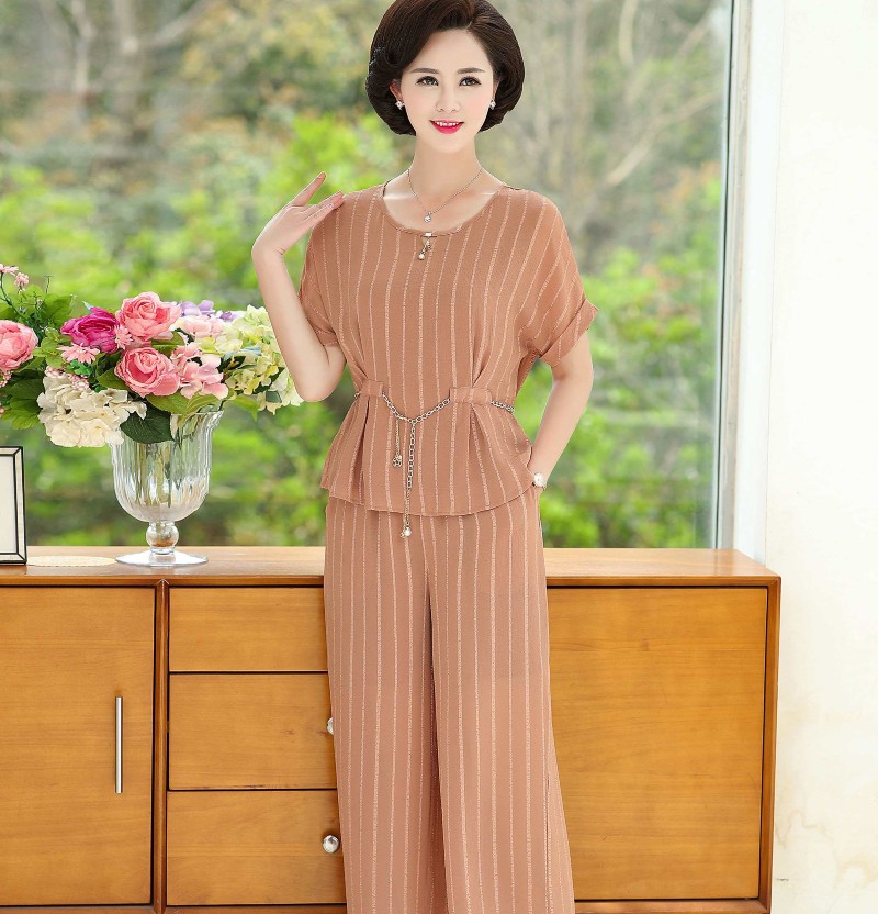 Mẫu thời trang tuổi trung niên giấu khuyết điểm được nhiều khách hàng lựa chọn 