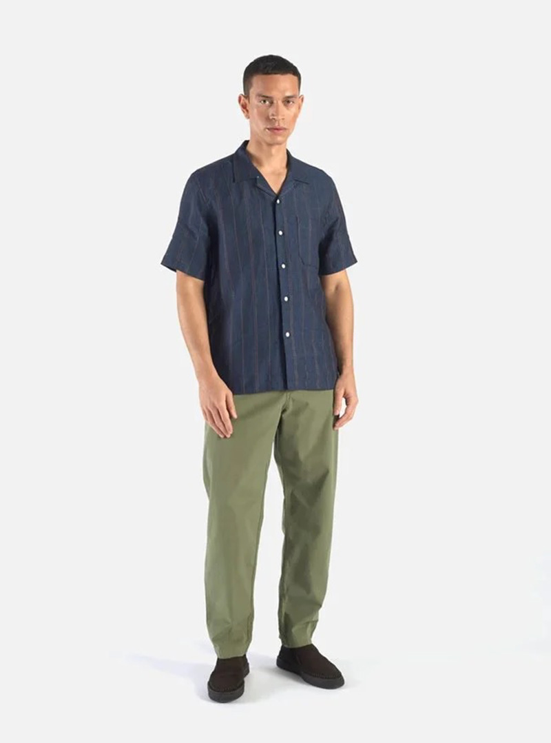 Bụi bặm cùng áo khoác Denim hoặc sơ mi Chambray